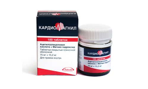 Кардиомагнил выпускается в таблетках без оболочки, поэтому ацетилсалициловая кислота агрессивно действует на слизистую органов ЖКТ