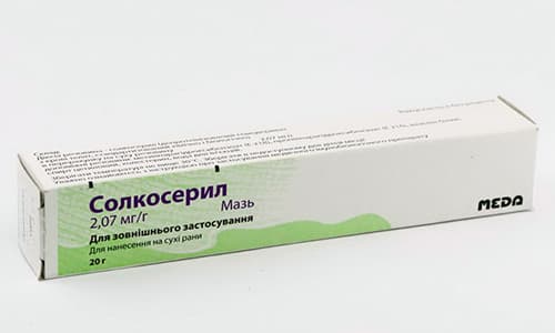 Использование Солкосерила в форме мази способно оказывать не только заживляющий эффект, но и смягчающее действие